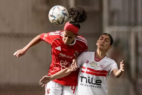 انتصار في القمة وصدارة مؤقتة.. الأهلي يهزم الزمالك بدوري السيدات